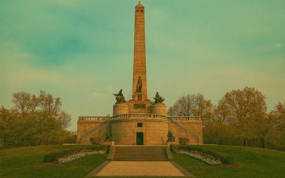 Image of Lincoln’s Tomb in Oak Ridge Cemetery, Springfield, Illinois, showing obelisk and Civil War statuary.